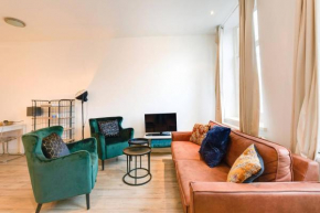 Luxurious Canalview APT with Patio CITY CENTRE